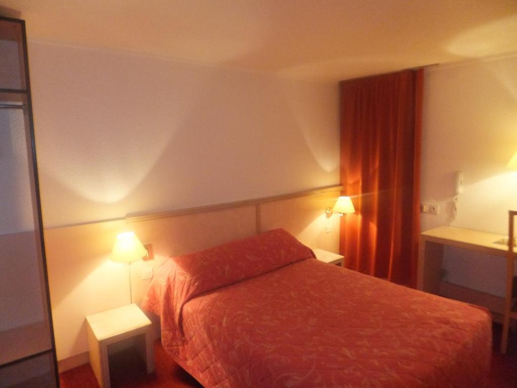 Hotel Le Village Gif-sur-Yvette Exterior photo