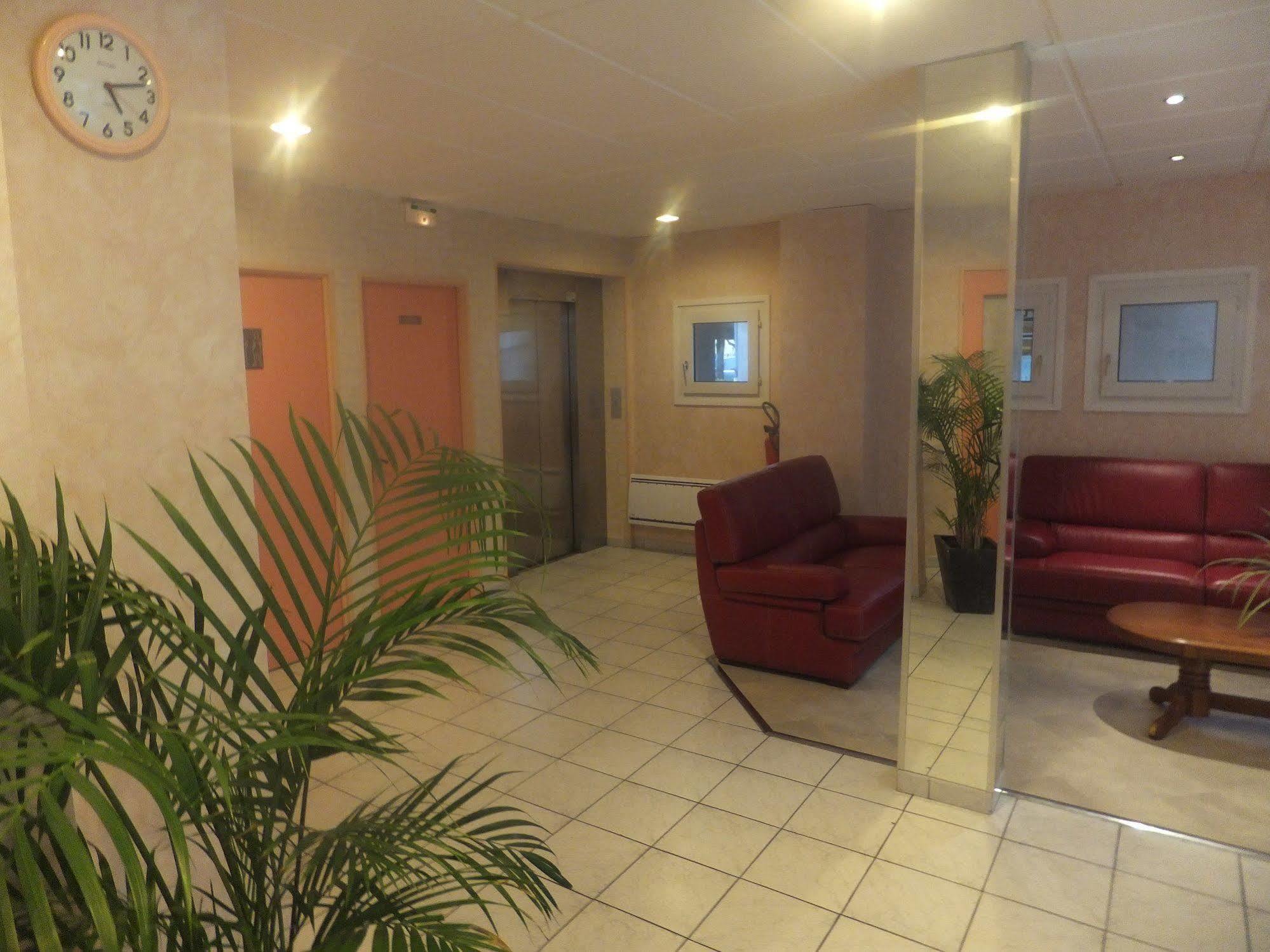 Hotel Le Village Gif-sur-Yvette Exterior photo